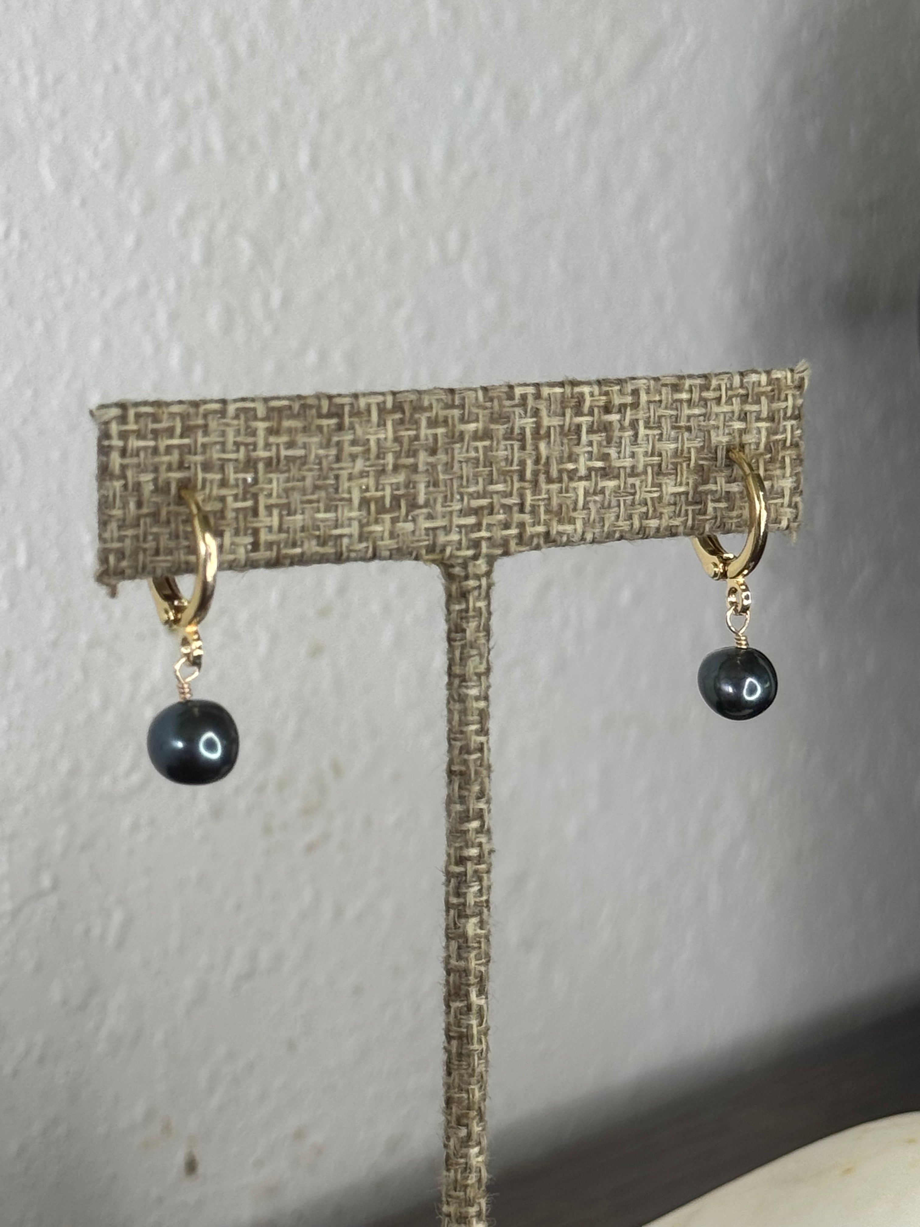 ‘Ele‘ele Pearl Huggies