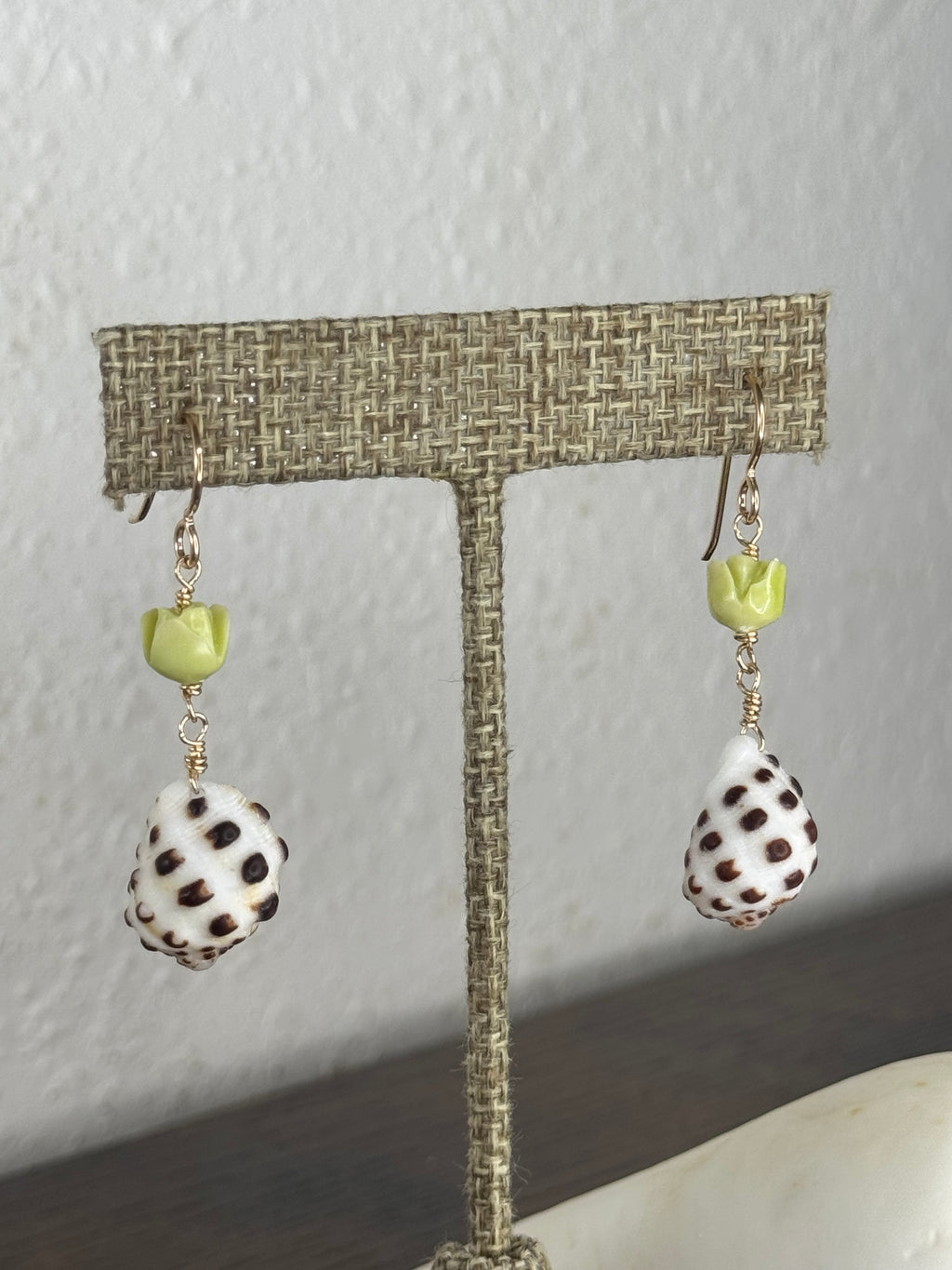 Drupe Shell & Pakalana Earrings
