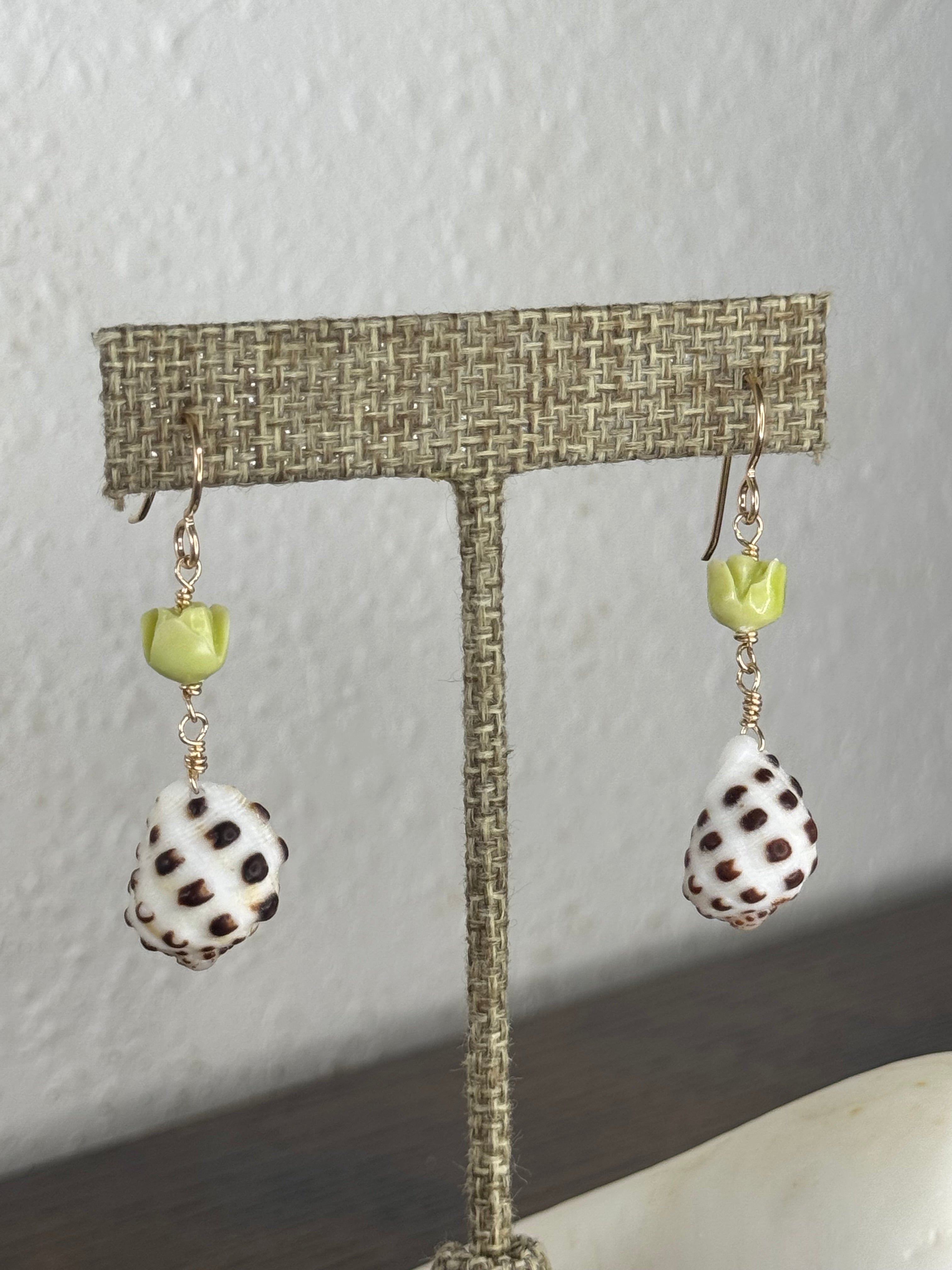 Drupe Shell & Pakalana Earrings