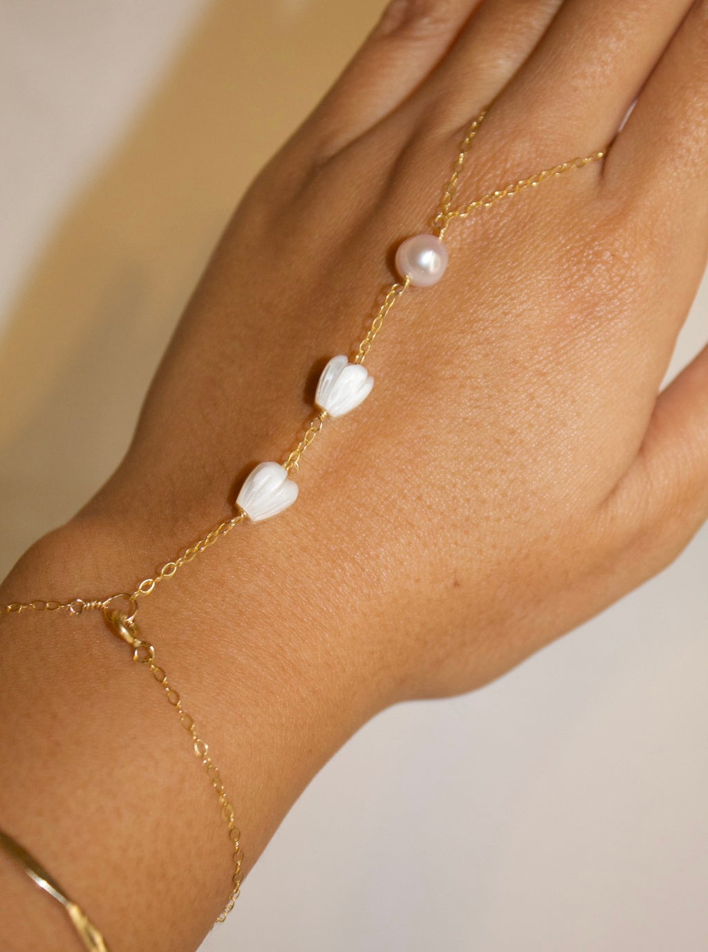 2 Pearl & Shell Handchain