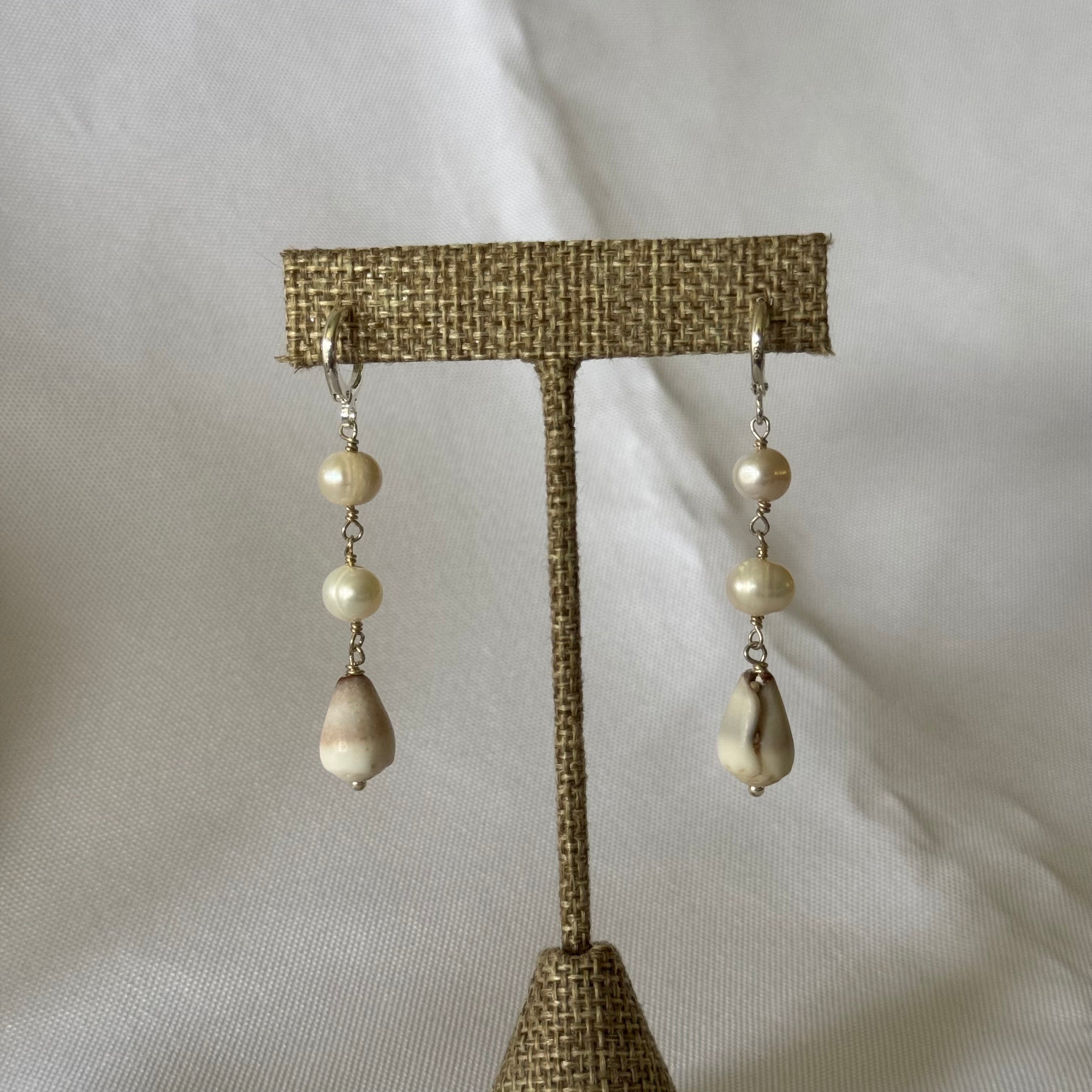 2 Pearl Shell Earrings