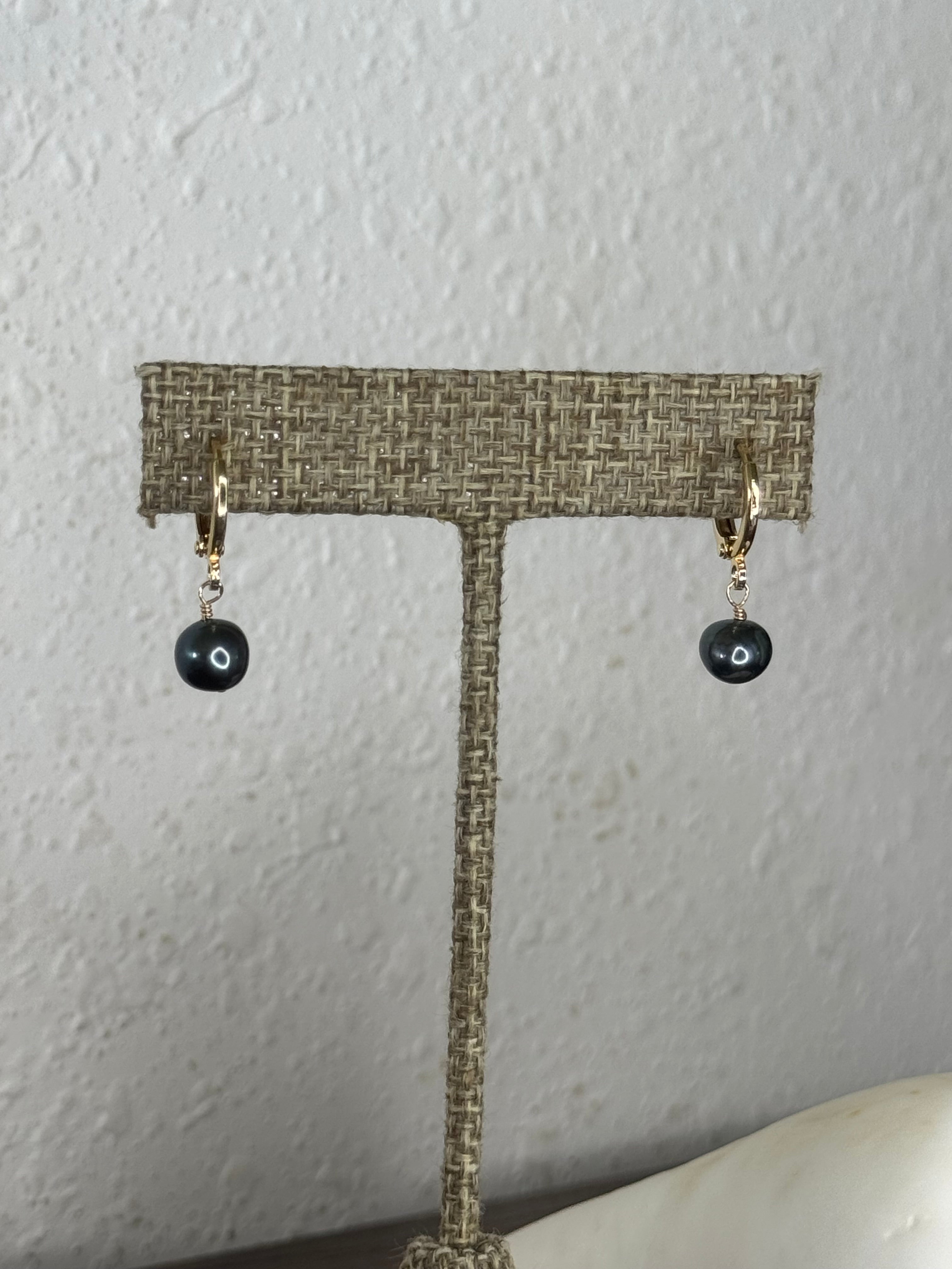 ‘Ele‘ele Pearl Huggies