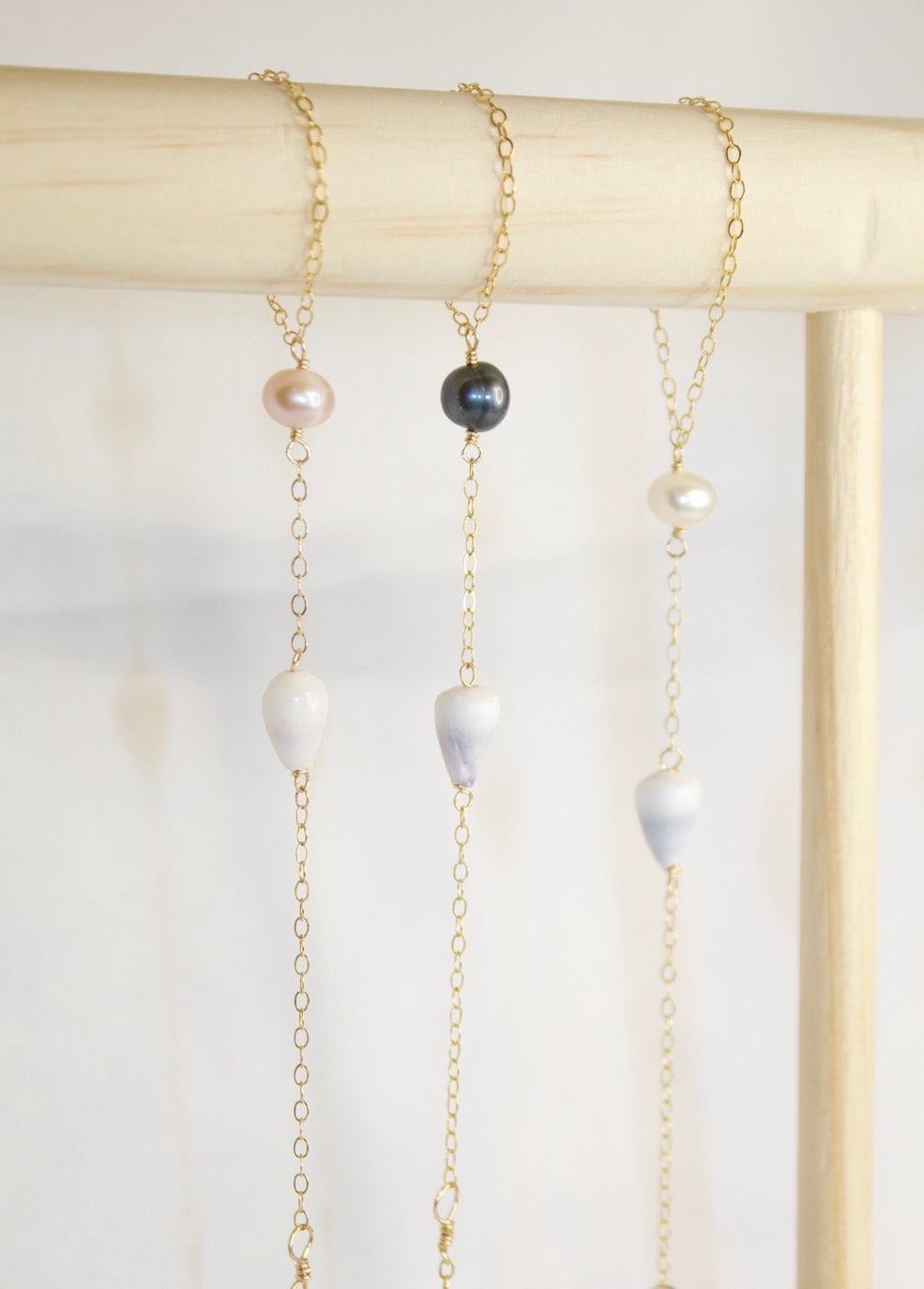 Pearl & Shell Handchain