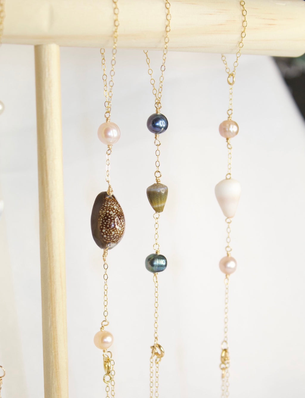 2 Pearl & Shell Handchain