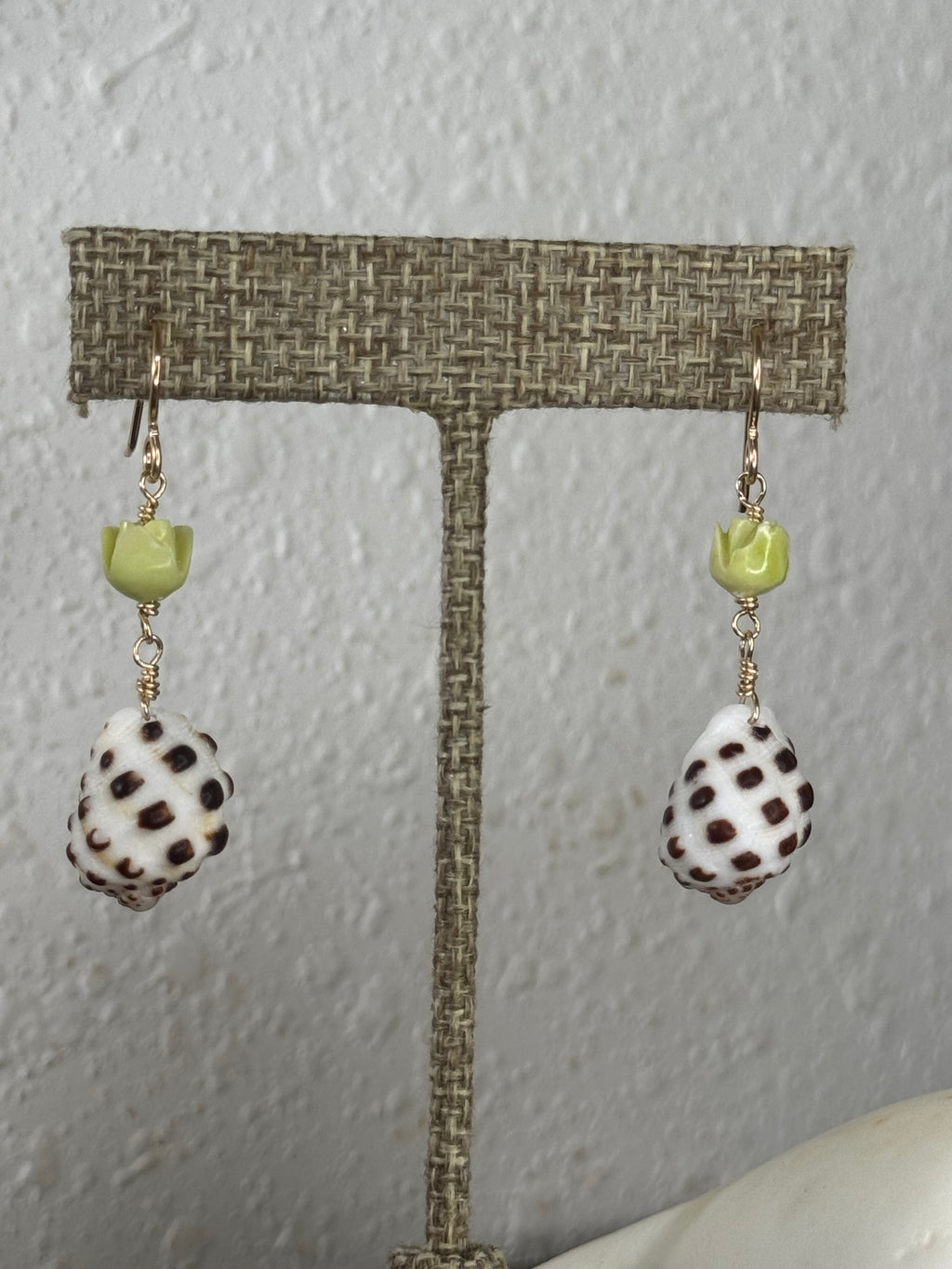 Drupe Shell & Pakalana Earrings