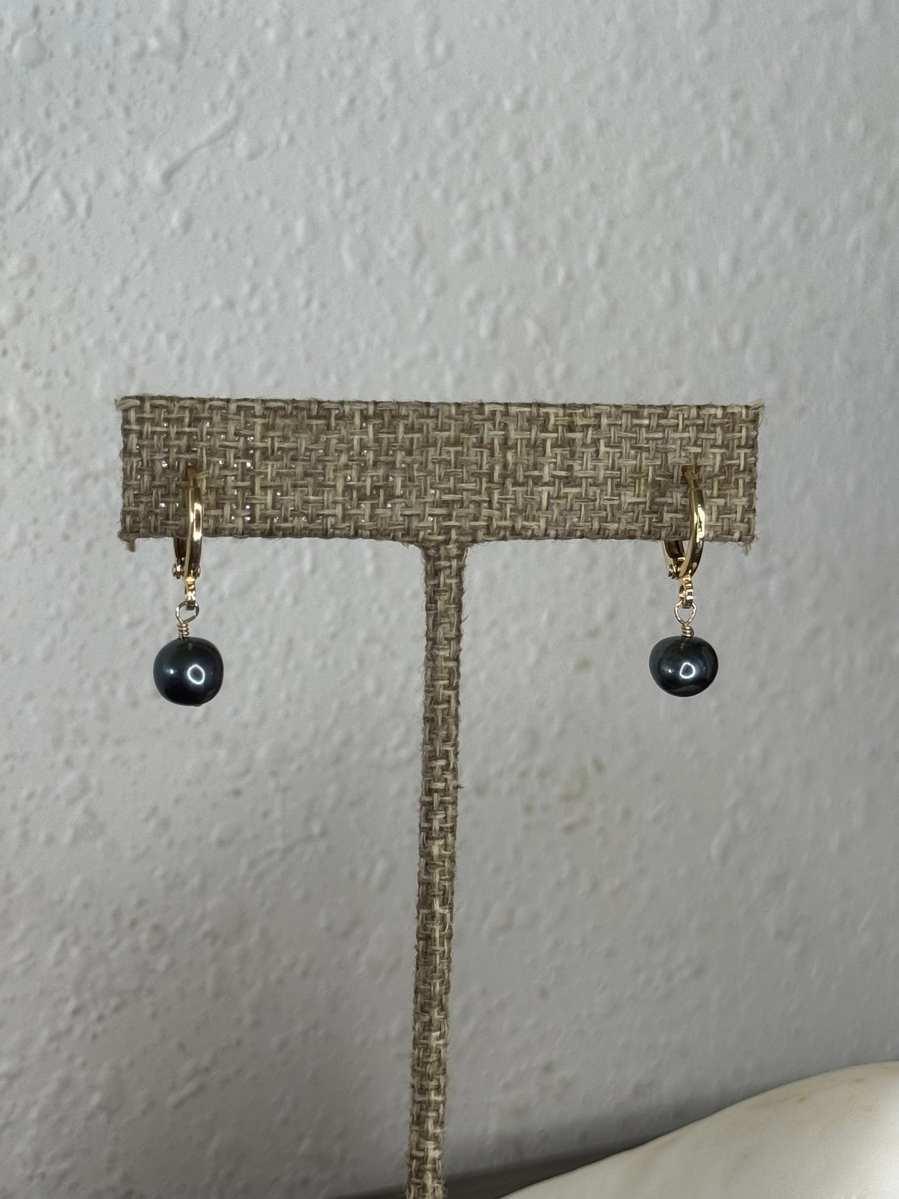 ‘Ele‘ele Pearl Huggies