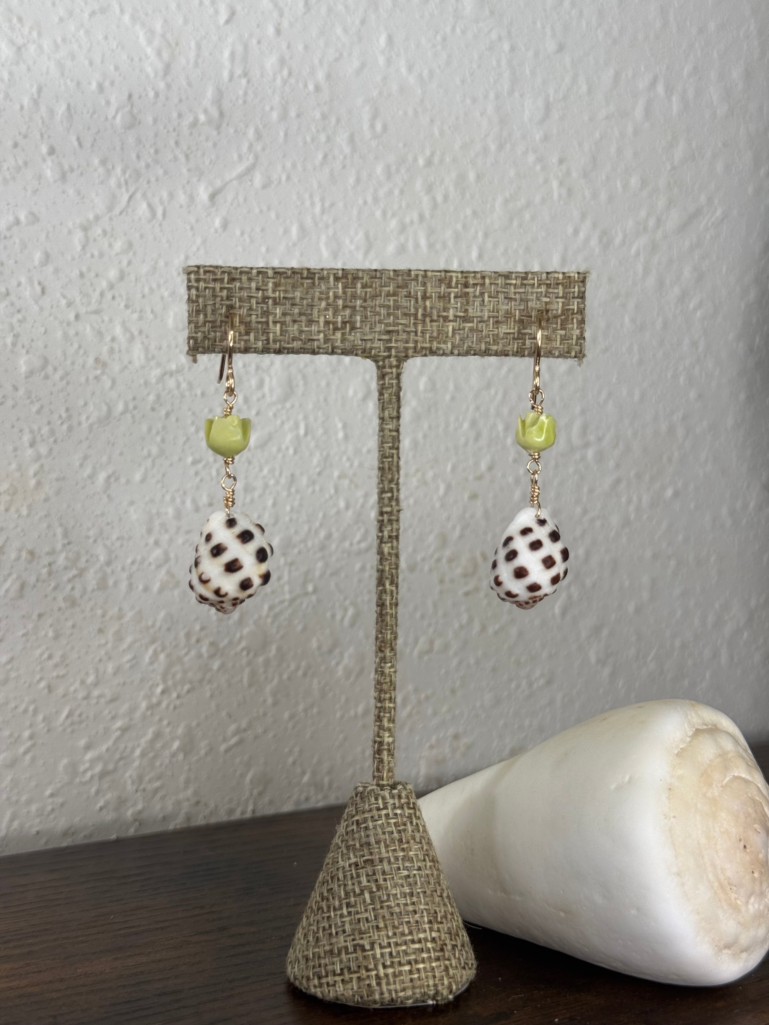 Drupe Shell & Pakalana Earrings